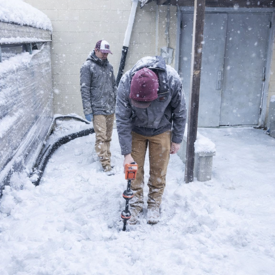 local-plumbers-checking-for-a-broken-line